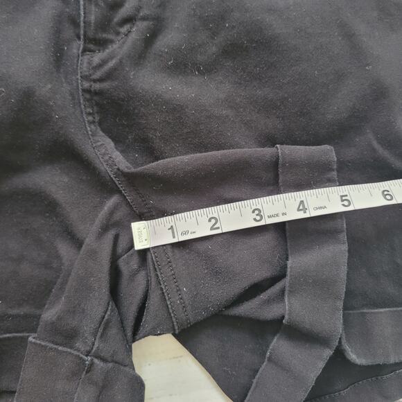 Torrid Size 16 5 Inch Stretch Sateen Mid-Rise Black Shorts Summer Essentials - Picture 4 of 7
